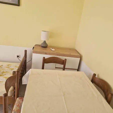 Apartment Dana Srima
