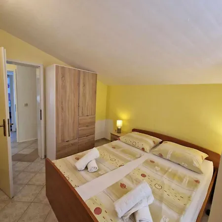 Apartment Dana Srima